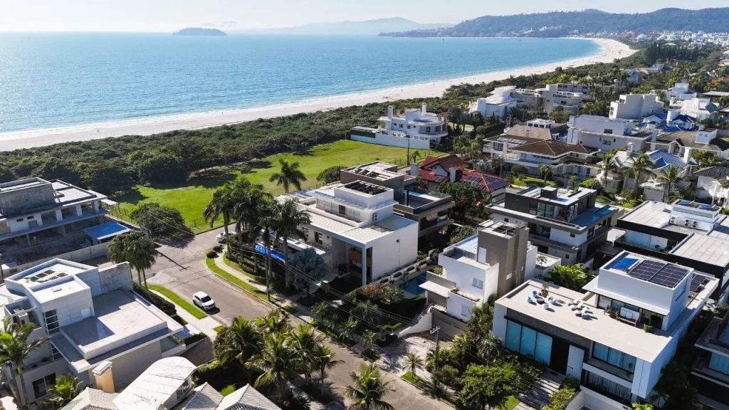 Villa For Sale in Jurere-Florianopolis